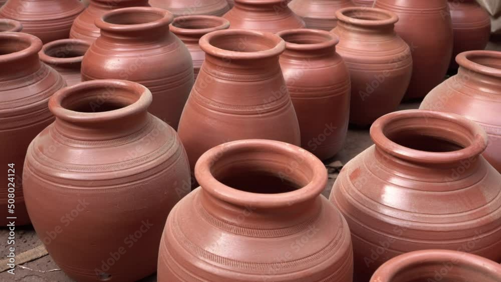 Handcrafted clay pot at Dharavi, Mumbai, India Handcrafted clay pot at Dharavi, Mumbai, India