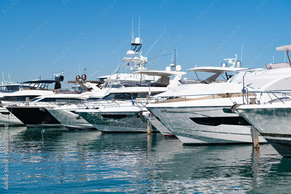 Fototapeta premium Sea reflecting sunlight at luxury motor yacht boats in South Beach, USA