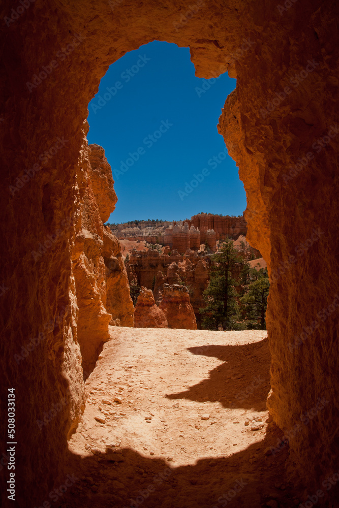 Passage - Bryce Canyon