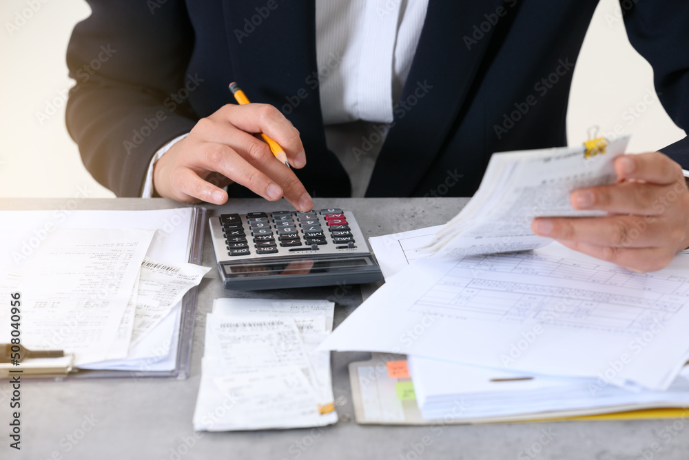 A woman filling out a Korean tax return (the text in the document is in