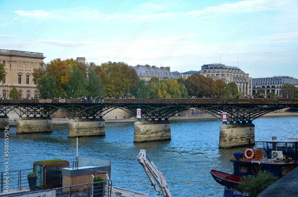 Obraz premium A beautiful panoramic view of Paris in France.