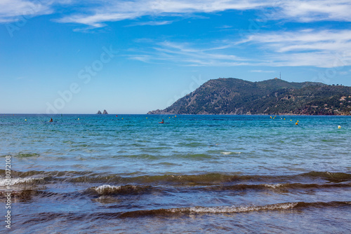 Vue des rochers des Deux-Frères depuis la plage des Sablettes à la Seyne-sur-mer