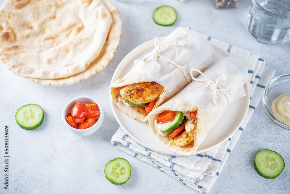 Pita bread with roasted chicken, red bell pepper and cucumber