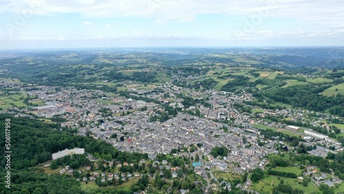 survol des vallées des Pyrénées dans le département des Hautes-Pyrénées et vue de Bagnères de Bigorre 