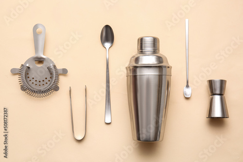 Foto Bartender kit on color background