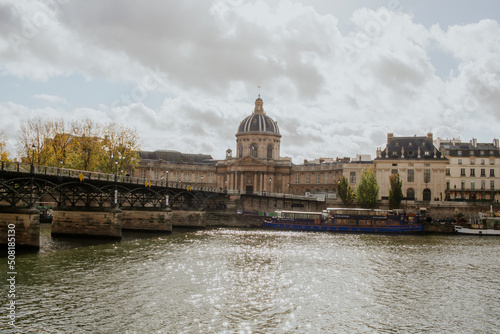 view of the seine in paris © Matthieu