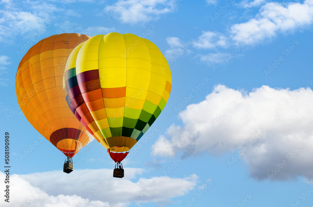 Obraz premium Colorful hot air balloon flying over blue sky