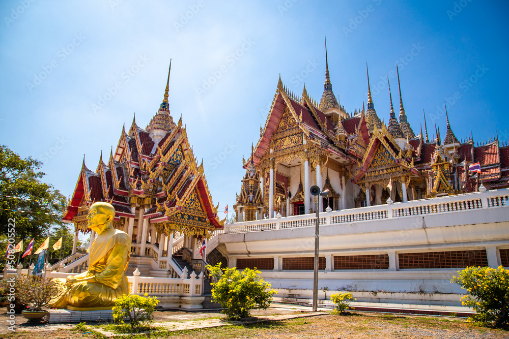 Obraz premium Wat Phai Rong Wua temples, buddhas and sculptures in Suphan Buri, Thailand