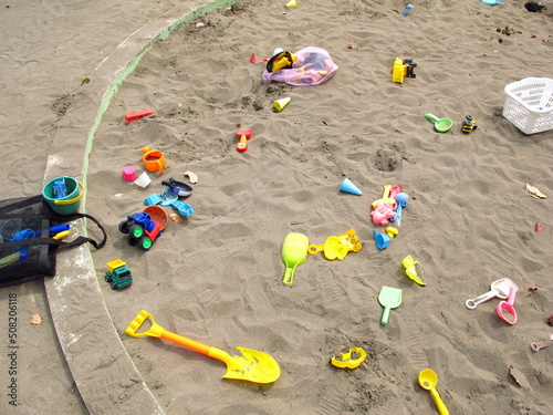 幼子の砂遊びに飽きた後の玩具の残る春の砂場風景 photo
