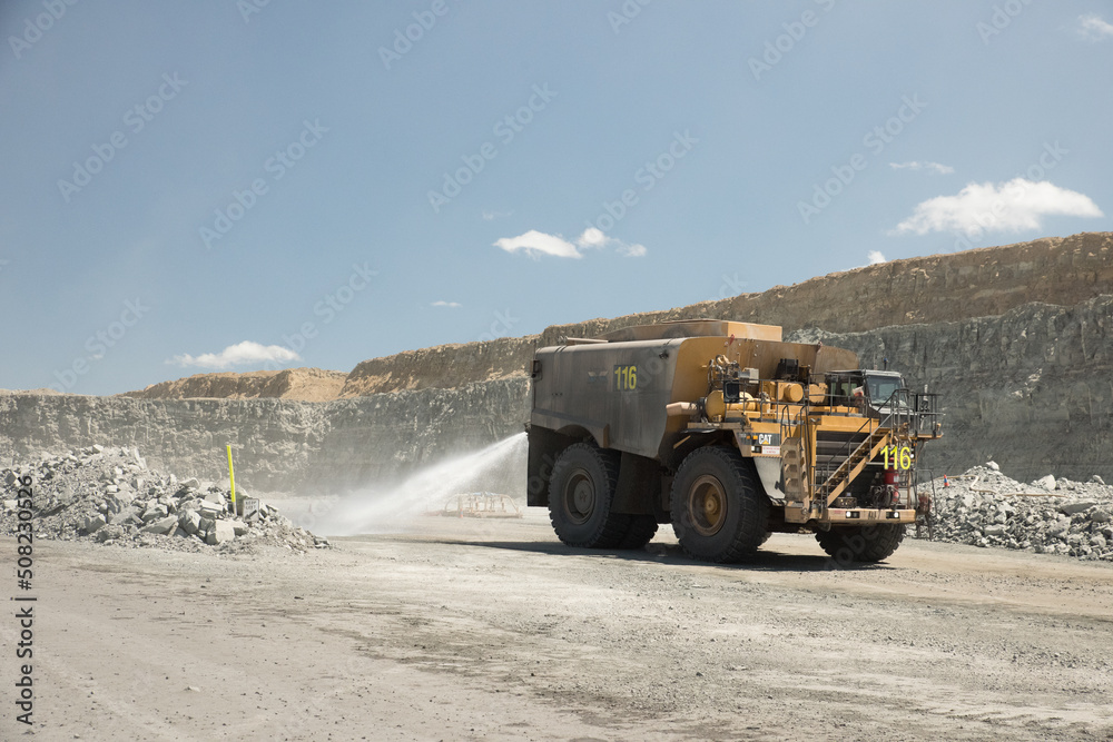 Obraz premium water truck working on hall road in Queensland mine