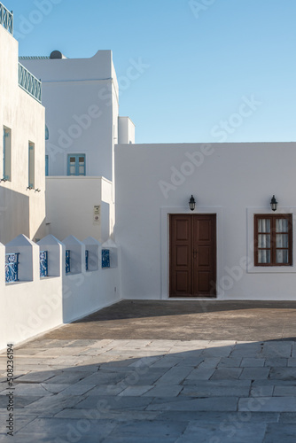 Traditional cycladic white villa house in Oia, Santorini,  Greece © Alexzander Keranis