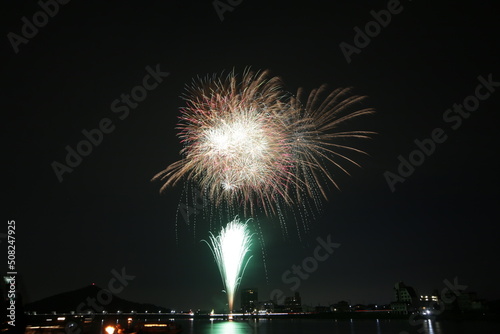 木曽川と花火 © leap111