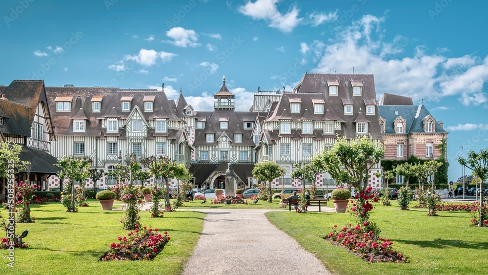 Fototapeta premium Place François André, Deauville, Normandie, France