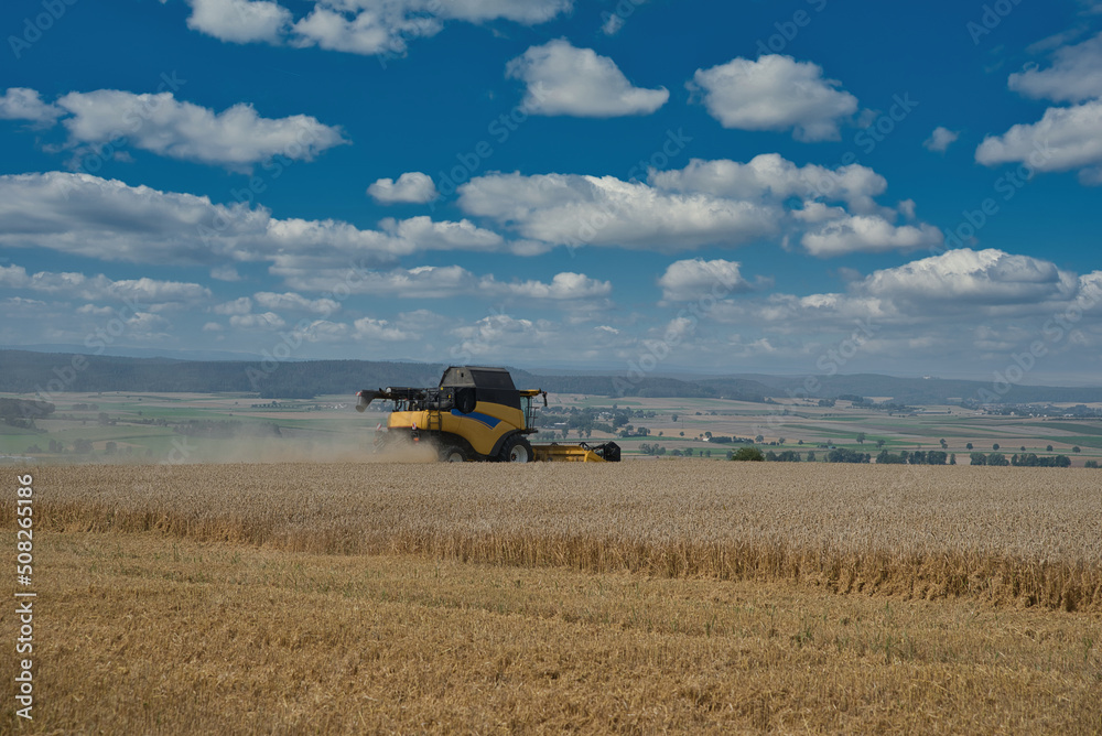 Mähdrescher bei der Ernte