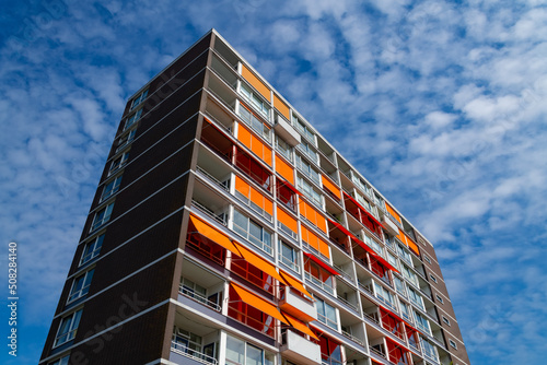 Cuadro en lienzo Block of Flats appartment house in Rotterdam Netherlands with Balconys, windows and orange awnings