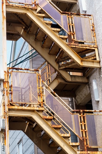 錆びれた非常階段