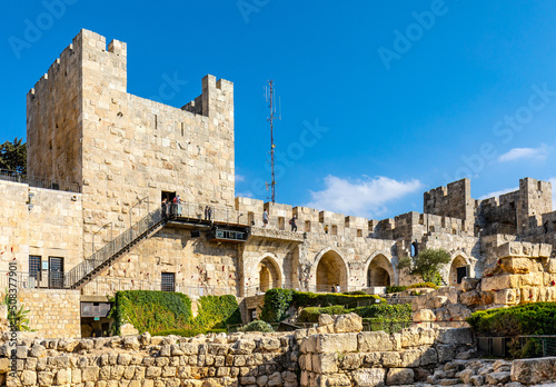 Fototapete Inner courtyard, walls and archeological excavation site of Tower Of David citad
