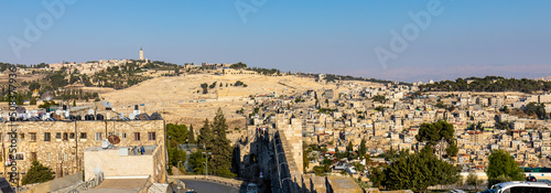 Fotografia Panorama of Mount of Olives with Siloam village over ancient City of David quart