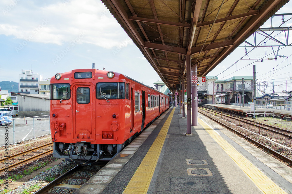 Obraz premium 岡山地区で活躍するレトロな気動車