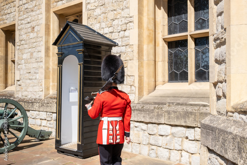 Obraz na plátně Undefined London tower guard