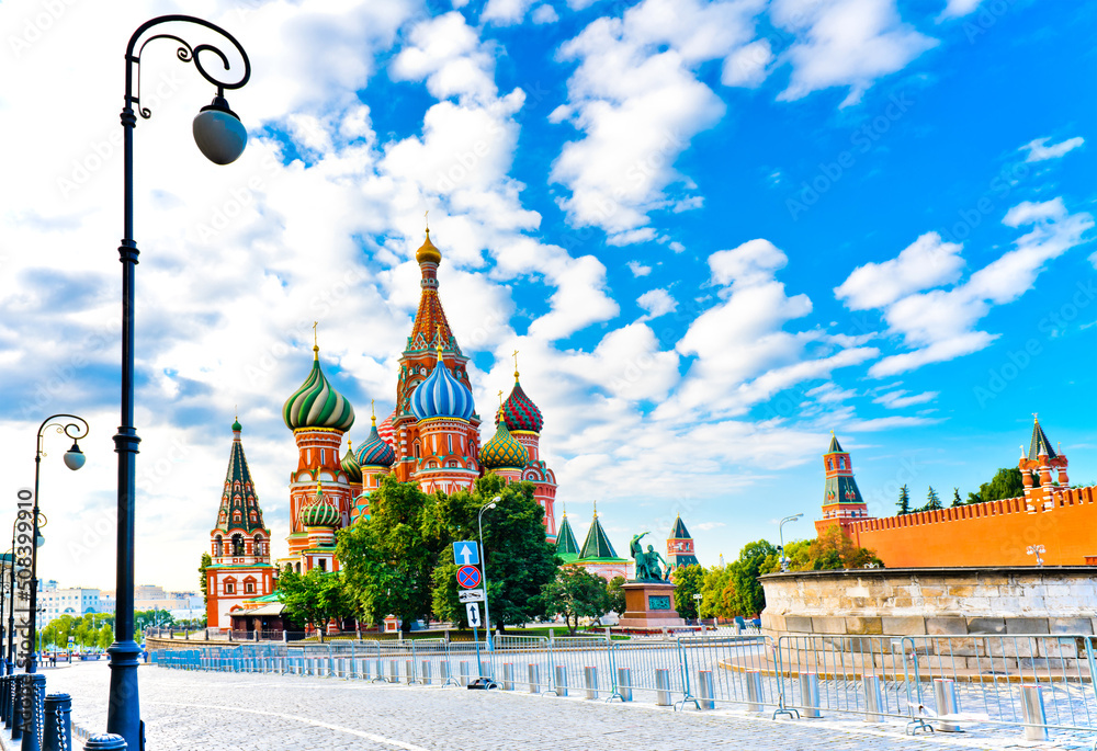 Obraz premium The Cathedral of Vasily the Blessed (Saint Basil's Cathedral) on Red square in summer morning. Moscow. Russia