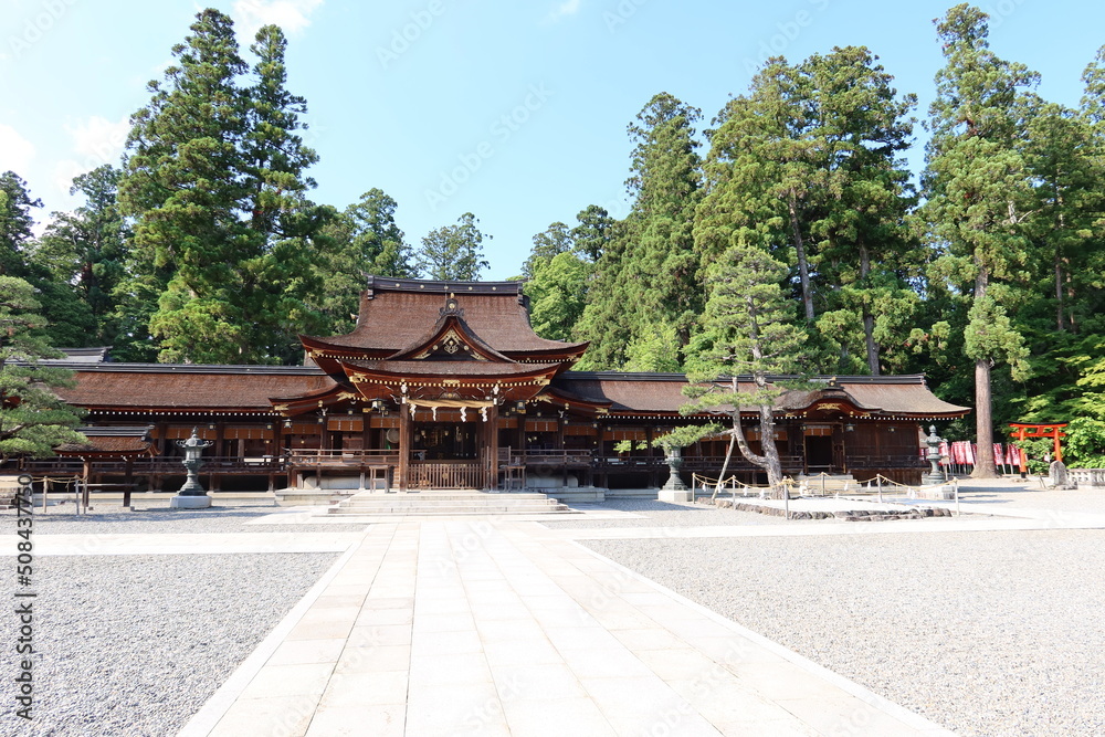  A scene of the precincts of Taga-taisha Shrine in Inukami-gun County in Shiga Prefecture in Japan 日本の滋賀県犬上郡にある多賀大社境内の風景