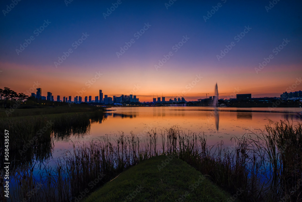Fototapeta premium Scenic view of Sejong Lake Park against sky during sunset