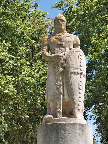 Foto Statue of Gonçalo Mendes da Maia, Portuguese knight also known as O Lidador , so