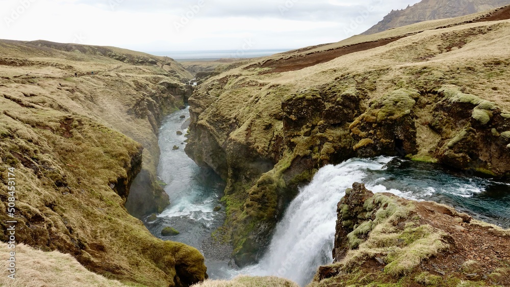 Landschaft im Süden Islands, Wanderung an einem Flusslauf. Landschaft im Süden Islands, Wanderung an einem Flusslauf.