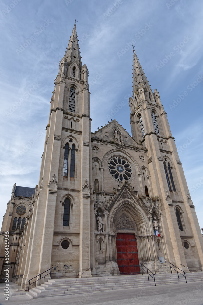 Eglise Saint-Baudile de Nîmes en façade - Gard - France