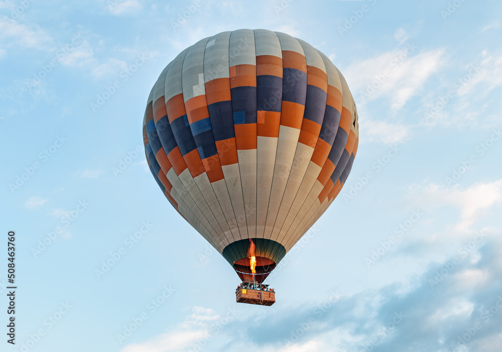 Naklejka premium Closeup view of flying colorful hot air balloon at sunrise