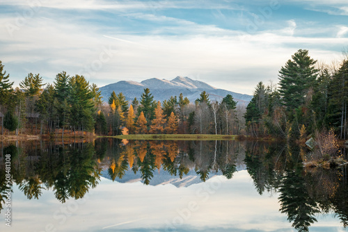 Fototapeta Naklejka Na Ścianę i Meble -  Serene fall landscape of a lake reflection with mountains in the distance of Jeffersonville, Vermont
