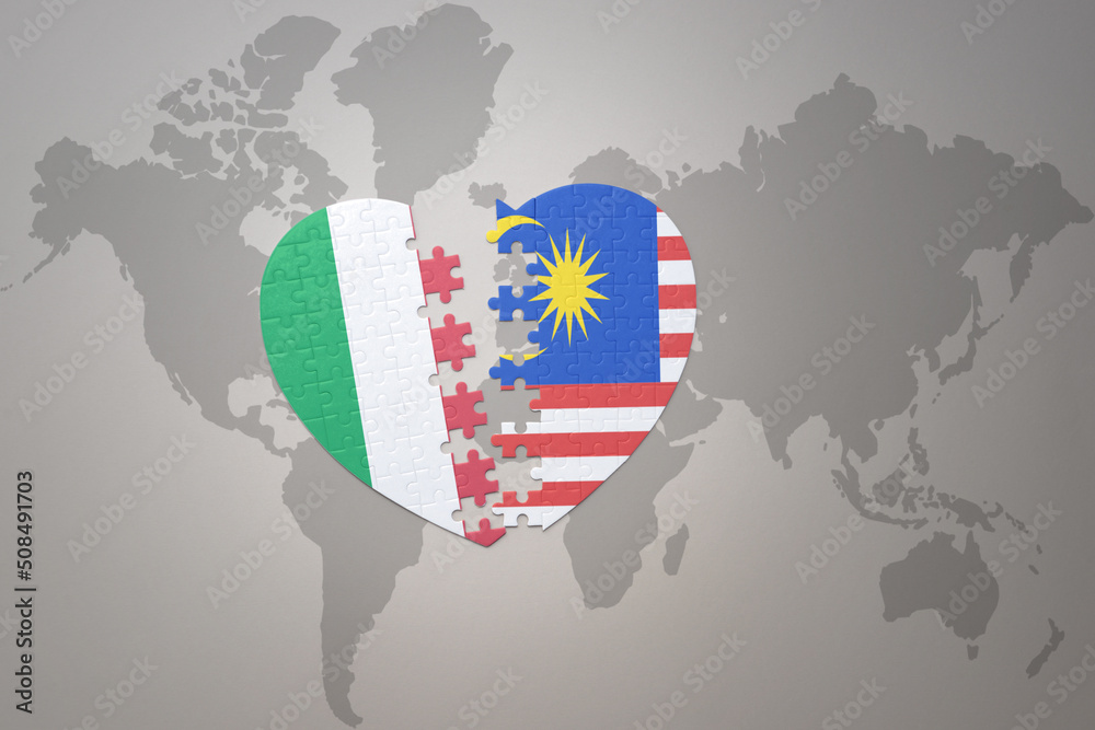Obraz premium puzzle heart with the national flag of malaysia and italy on a world map background. Concept.