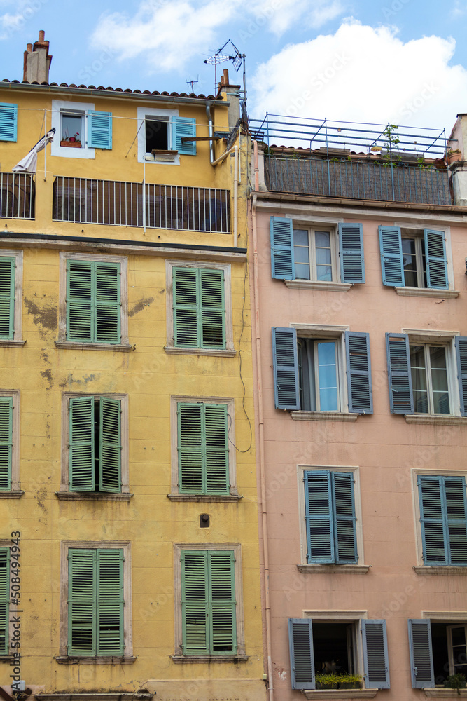 Maisons colorées dans le centre de Toulon