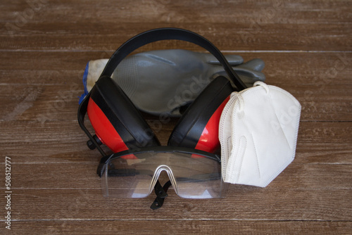 Image of gloves, goggles, headphones and mask Representation of personal protective equipment to be used in the workplace