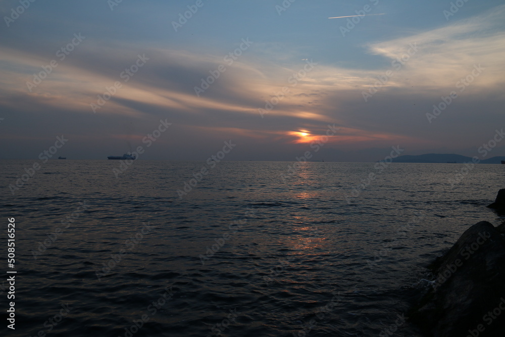 Fototapeta premium sunset over the sea