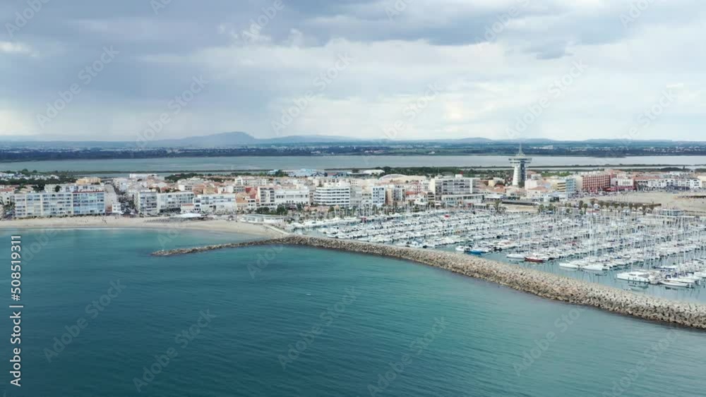survol du port de Palavas-les-Flots près de Montpellier au bord de la mer méditerranée dans le sud de la France	