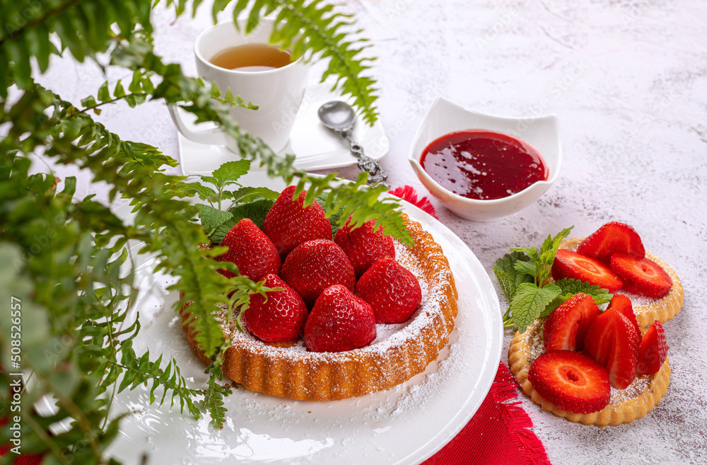Tartlets with strawberries, Marmelade Tartlets with strawberries, Marmelade