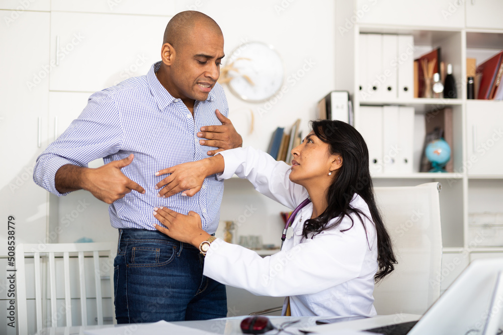 Obraz premium Patient in a examination by doctor in clinic