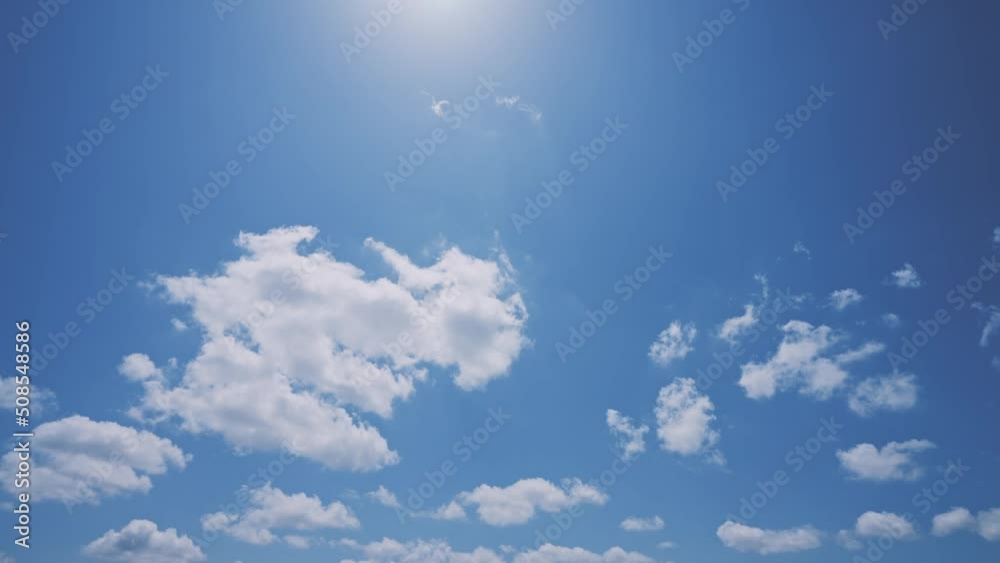 快晴の空を雲が流れる 4K UHD 快晴の空を雲が流れる 4K UHD