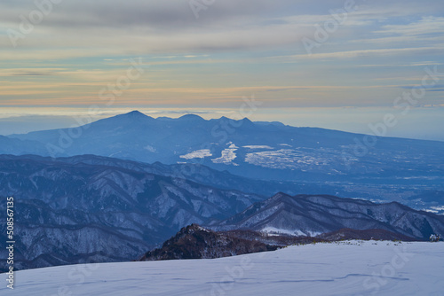 冬の群馬県利根郡 剣ヶ峰山の南面から南側方面(赤城山,昭和村など)を見る