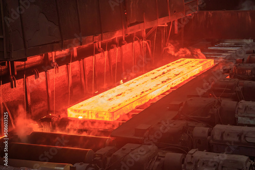 Bilde på lerret Hot red steel billet on rolling mill.
