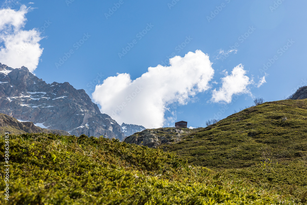 Refuge de Chabournéou, sur les pentes du Massif des Ecrins dans la Vallée du Valgaudemar