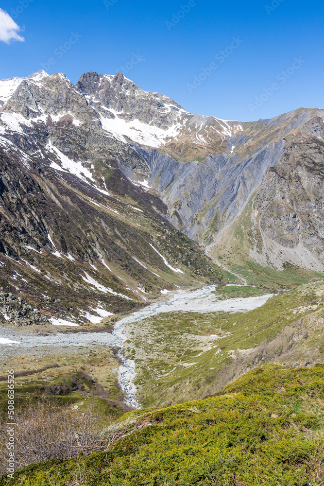 Paysage depuis le chemin de randonnée vers le Refuge de Chabournéou dans la Vallée du Valgaudemar