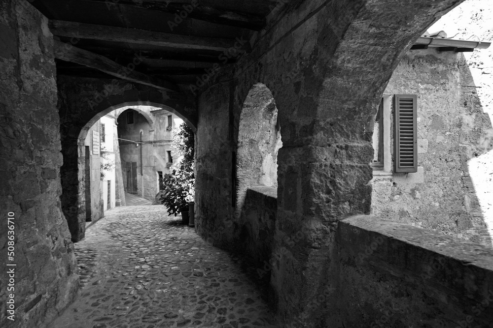 Italia i bianco e nero, borghi medievali e vicoli Italia i bianco e nero, borghi medievali e vicoli