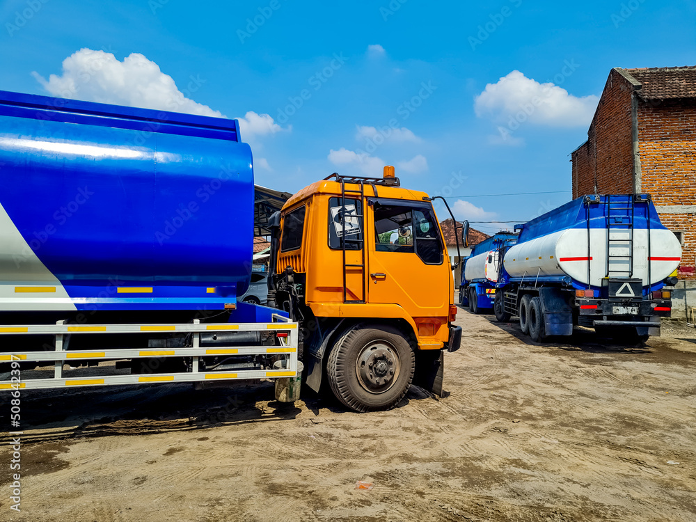 Fuel tanker truck or cooking oil transport truck and liquid fuel tanker truck line up on the road Fuel tanker truck or cooking oil transport truck and liquid fuel tanker truck line up on the road