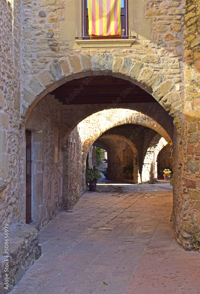 Calles de Monell, Girona Cataluña España
