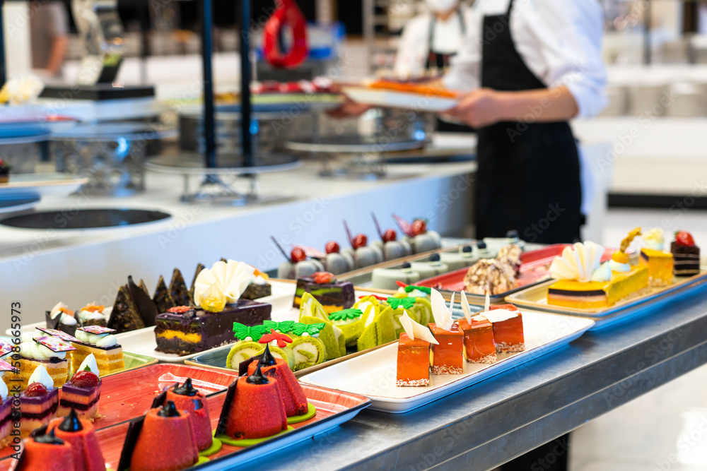 Obraz premium Sweet buffet at the all-inclusive hotel in bright colors