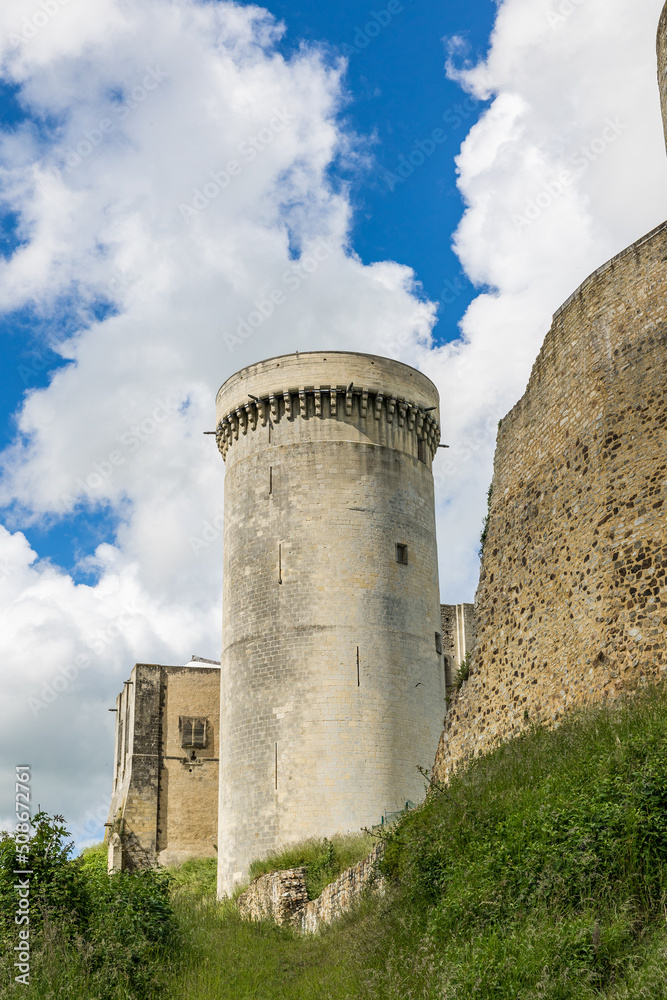 Vue ensoleillée du Château de Guillaume-le-Conquérant à Falaise Vue ensoleillée du Château de Guillaume-le-Conquérant à Falaise