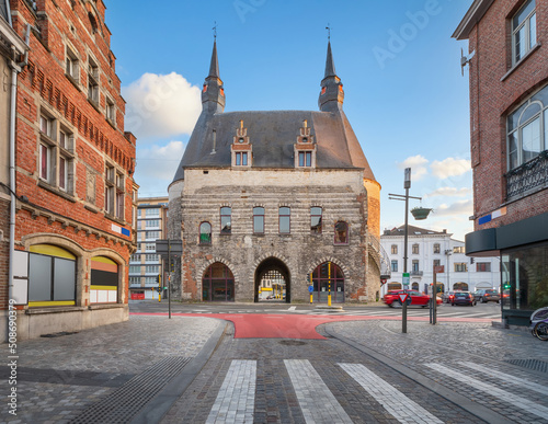 Obraz na plátně Historic Brussels Gate or Brusselpoort - a part of medieval fortifications of Me